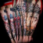 Tatouage - Manchette bras complet, clown tueur et crâne en feu en couleurs