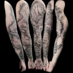 Tatouage - Manchette bras complet serpent, roses et montre de gousset en noir et gris réaliste